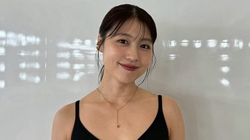 有村架純 脚線美際立つコーデでおなかチラ見せ！キュートなポーズを