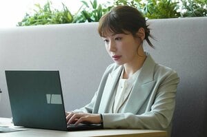 【場面写真追加】麻紀（仲里依紗）が復職！対する夫・宗司（渡辺大知）は仕事相手の女性から誘惑され…『Tokyo middle 30』第6話予告