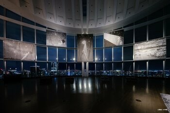 本日、4月10日開幕！『チ。 ―地球の運動について―』×東京シティビュー ～世界の見方が変わる体験を、展望台で～