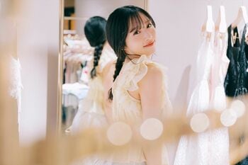 【めざましmedia独占カットあり】AKB48小栗有以　初撮り下ろしカレンダー！肩だし大人ショットを披露