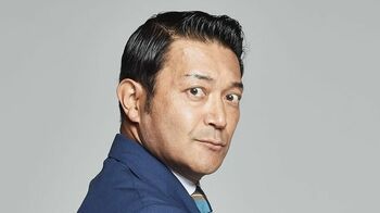 まるで演歌歌手？ “ぐっさん”こと山口智充 “昭和感”あふれる22歳当時の角刈り風ショットが衝撃！「若い頃から筋肉モリモリ！」