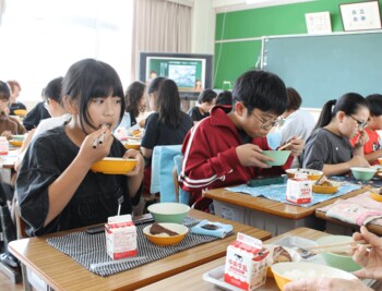 給食から学ぶ戦争と平和―豊橋市が初の試み「豊橋空襲を忘れない」特別献立を提供