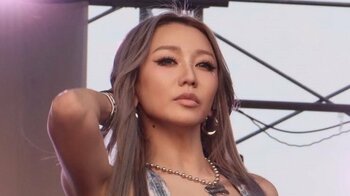 倖田來未 美ボディー際立つライブ衣装姿を大量公開し「攻め攻めくうちゃんかっこいい！」と反響！圧倒的な存在感に「全てがどストライク」