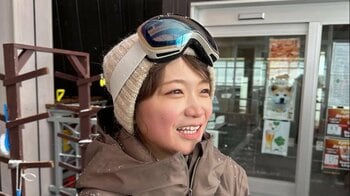 「赤ちゃんみある」“真っ赤なお鼻の”秋元真夏 ゲレンデで見せた弾ける笑顔のオフショットに「雪の妖精」