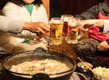 薪ストーブを囲んで薬膳鍋、冷えたらこたつへ。千葉・富津の和心村、冬の宿泊プランを販売
