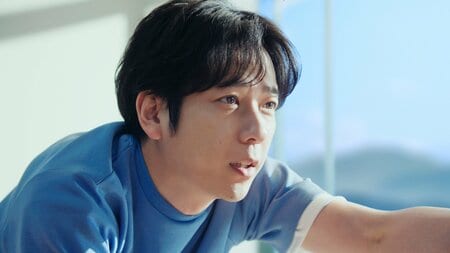 「実は身体が強い」二宮和也の健康の秘訣は1日2万歩のウォーキング！新CMではヨガポーズにも挑戦