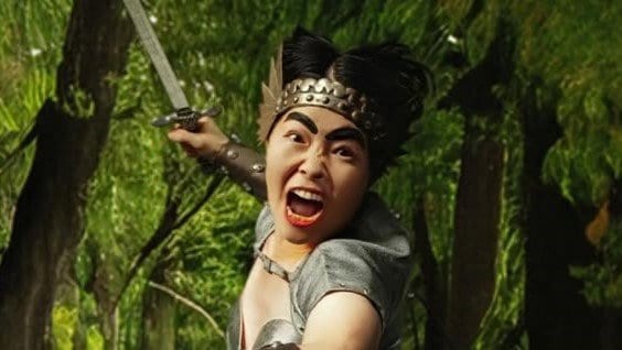 イモトアヤコ「40代を体現」超ド迫力ショットを披露！威圧感満載の“迷走した”姿に「鍛えあげた身体が素敵」「めっちゃ強そう」