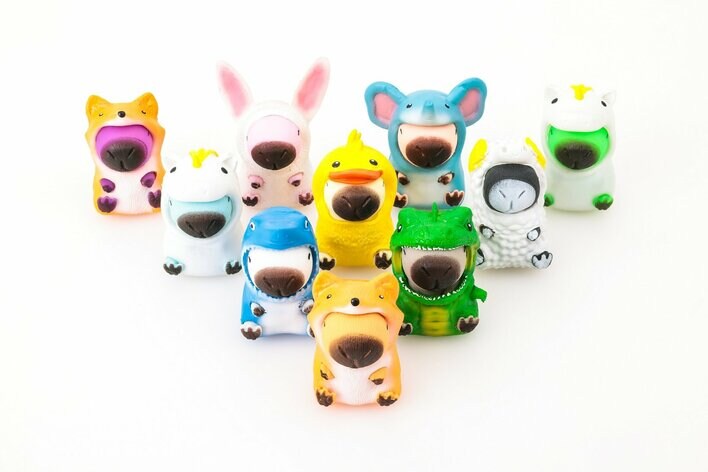 ～出版社が立ち上げた玩具ブランド「宝島社トイズ」～クセになる触り心地の“激カワ”フィギュア「カピころ」新登場！ 12/17発売