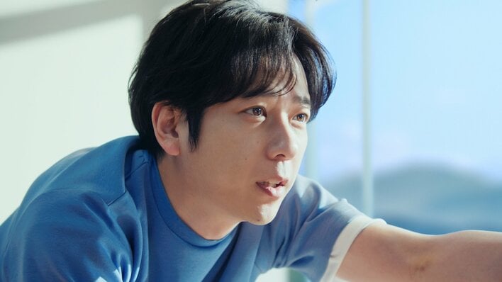 「実は身体が強い」二宮和也の健康の秘訣は1日2万歩のウォーキング！新CMではヨガポーズにも挑戦