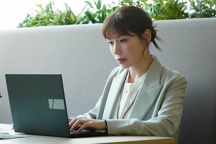 【場面写真追加】麻紀（仲里依紗）が復職！対する夫・宗司（渡辺大知）は仕事相手の女性から誘惑され…『Tokyo middle 30』第6話予告
