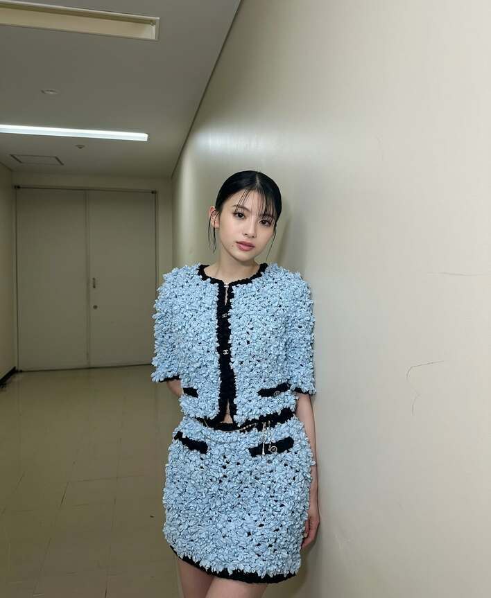 26s今期国内百貨店購入CHANELシャネルスカート34出口夏希さん着 スタイルえぐい」出口夏希 上下シャネルのミニスカコーデで美脚披露