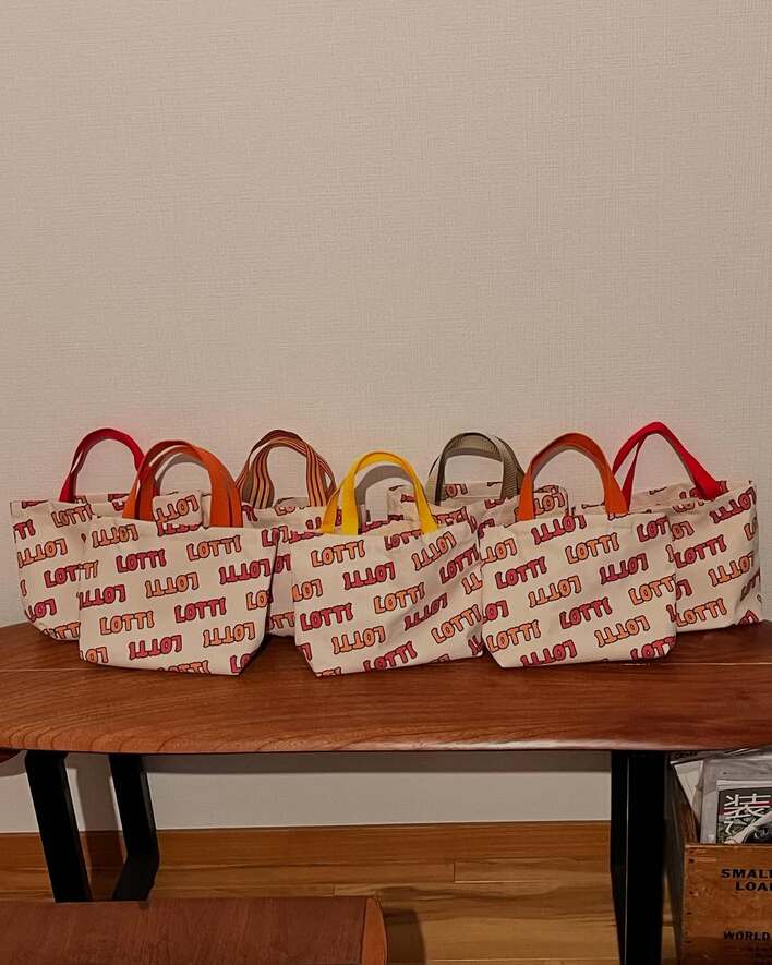 ミシンの魔術師」ロッチ・コカドが新作オリジナルバッグ全貌公開