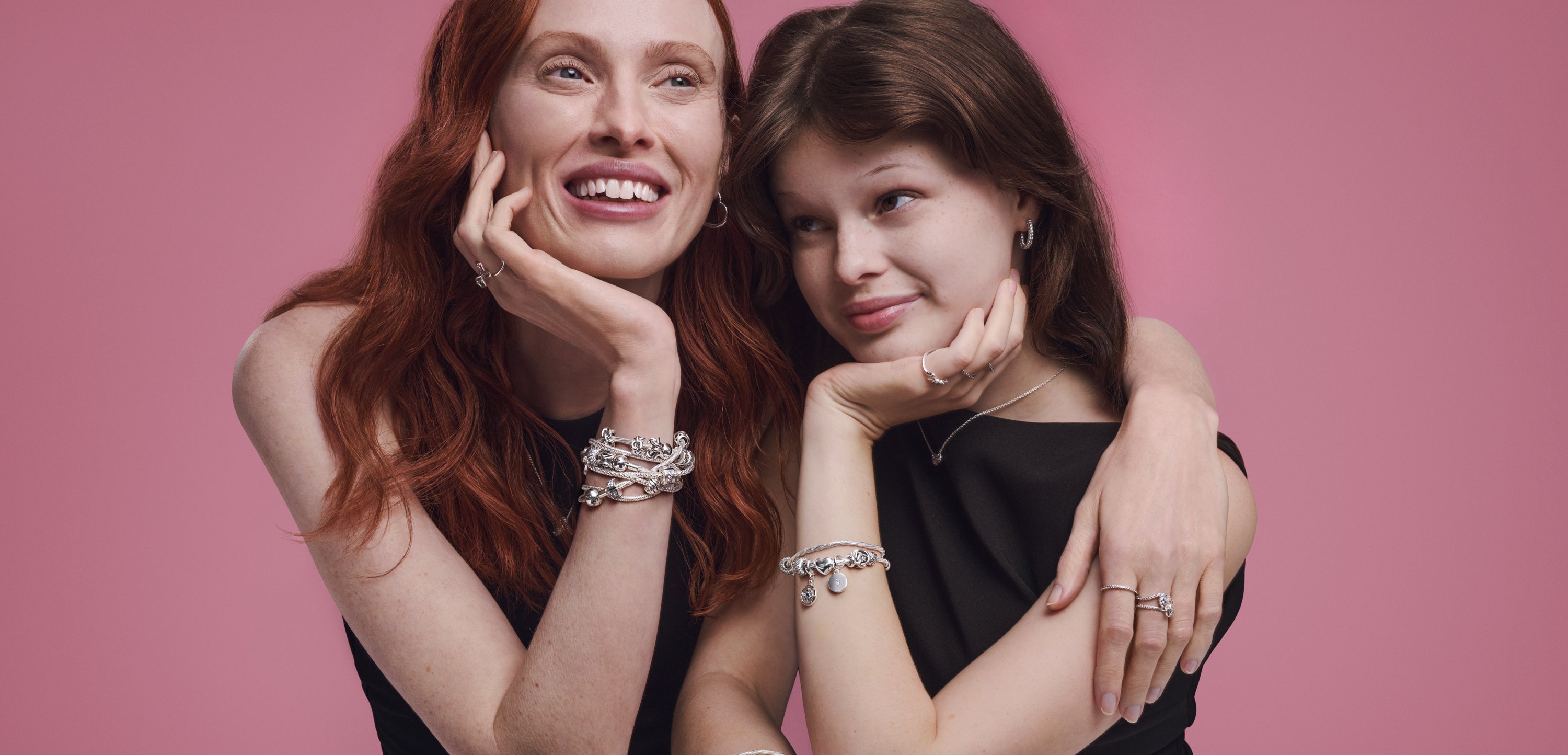 新品　パンドラ　プレスレット　お花　ハート　本物　週末価格 海外限定 入手困難レア商品Pandora パンドラ ゴールドハート