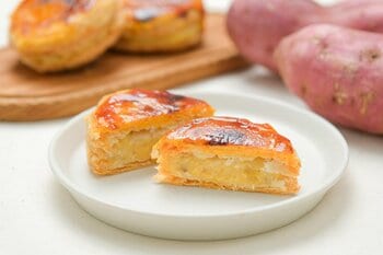 紅はるかを贅沢に味わう『香ばしキャラメリゼのブリュレパイ スイートポテト』をスナックミーオンラインストアで期間限定発売