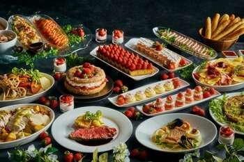 ストロベリーデザートや前菜と選べるメインを堪能するナイトビュッフェ、いちごを全メニューに使用したイタリアンコースが新登場　ラグジュアリーホテルのウィンター ストロベリーナイト