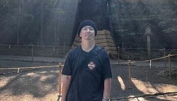 「パワーもらいました！」“歩くパワースポット” 湘南乃風・SHOCK EYE 伊勢神宮の御神木に光が差し込む神々しいショット公開