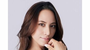 2児の母・道端アンジェリカ 7歳長男のほっぺにチュー！息子顔出しの親子ショットでラブラブな姿に「素敵な親子」「大きくなりましたね」