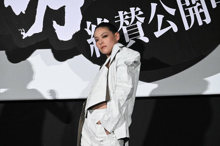 菅原小春 黒田大輔と結婚後、初の公の場！手紙を寄せた向井理は黒田から「あなたの話を聞いていた」映画『パリピ孔明 THE MOVIE』