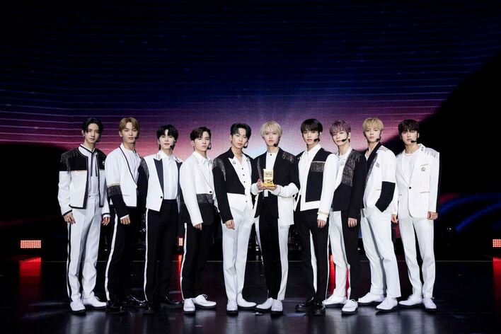 JO1とINIが世界最大級のK-POP音楽授賞式 「MAMA」でダブル受賞！