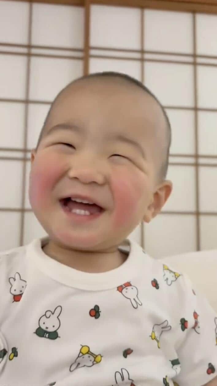 【画像20枚】大号泣するほど食べたい！？1歳の男の子の“モグモグ”姿を見る