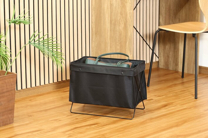 来客時の「置き場がない」を解決！飲食店・サロン・オフィスでも使える。折りたたんで収納できる荷物置き2タイプを新発売