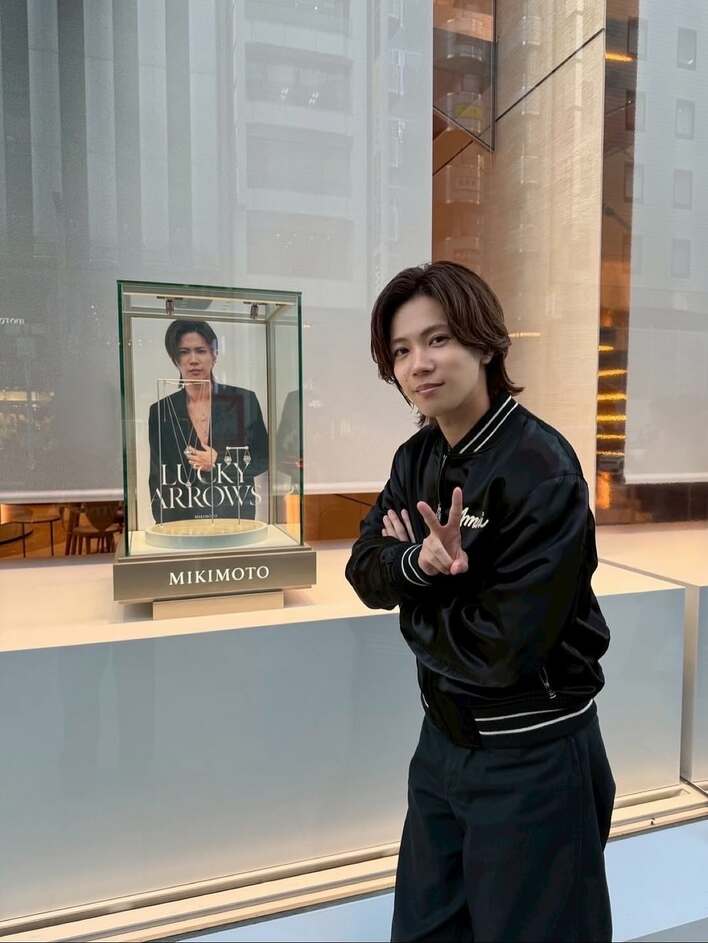 神宮寺勇太 「大きな神宮寺」との2ショットを披露！変装なしで街に降臨
