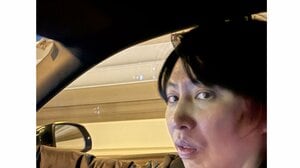 「顔どないなってますの」ニューヨーク屋敷 高級外車の運転席に座る姿に「AI？？」とツッコむ人続出！見取り図リリー撮影のオフ感満載ショットが話題