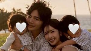 第3子妊娠発表の舟山久美子(34) ふっくらお腹際立つワンピ姿を披露！夕日を背に子どもたちを抱き上げた幸せあふれる家族ショットに「すごく素敵」