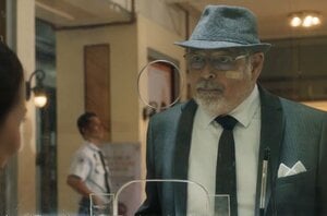 【場面写真追加】単独で事件の手掛かりを追う新出（坂口健太郎） そんななかマニラでミゲル（ジョエル・トーレ）が動き出す『kiDnap GAME』第2話予告