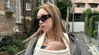 「かっこいいママ」人気YouTuberが娘とのお出かけ2ショット披露 「私のロールモデル」と称賛の声