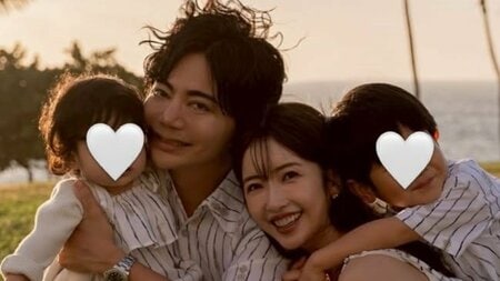 第3子妊娠発表の舟山久美子(34) ふっくらお腹際立つワンピ姿を披露！夕日を背に子どもたちを抱き上げた幸せあふれる家族ショットに「すごく素敵」