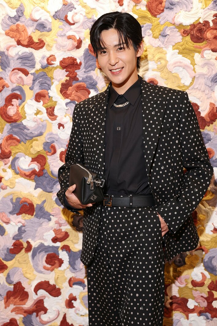【写真22枚】FENDI2026年春夏コレクションに身を包んだ目黒蓮、川口春奈らの写真を見る