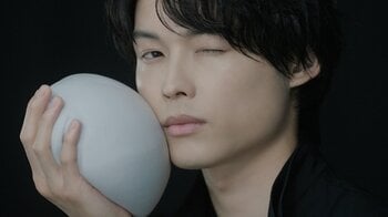 松村北斗「かっこよくやらなきゃ」新CMでもっちり泡に恍惚の表情！「そんなことを言っていられる年齢じゃない」人見知りで“ブラック”な一面も明かす