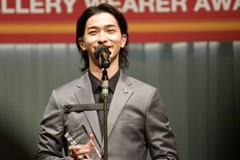 横浜流星「ジュエリーのように輝きたい」百花繚乱の「日本ジュエリーベストドレッサー賞」表彰式