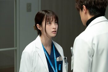患者の心臓と脳を同時手術で守れ！湖音波（橋本環奈）が天才心臓血管外科医・神崎（森崎ウィン）とタイマン勝負＜『ヤンドク！』第4話完全版＞