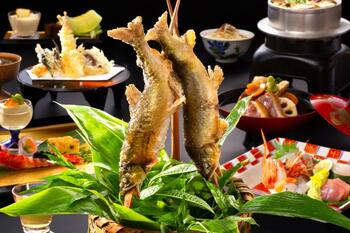 6～7月限定【初夏を愉しむ鮎会席】地酒３種飲み比べ ～ 芭蕉が愛した山中温泉×湯めぐり街あるき帖×山中節の夕べ etc.