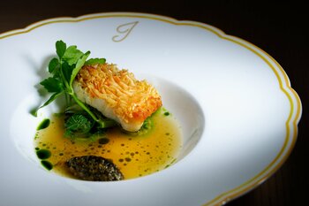 ウォルドーフ・アストリア大阪 モダンフレンチ「ジョリー ブラッスリー」うめきたの緑と淀川の情景をひと皿に