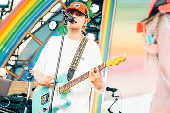 【限定写真】DISH//が真夏のステージでめざましテーマ曲「月笑」を披露！アンコールにアツすぎるサプライズで会場大興奮【めざましライブ】