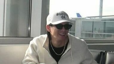 全部似合いすぎ」平野紫耀 ルイ・ヴィトン新作バッグとともに“全身白