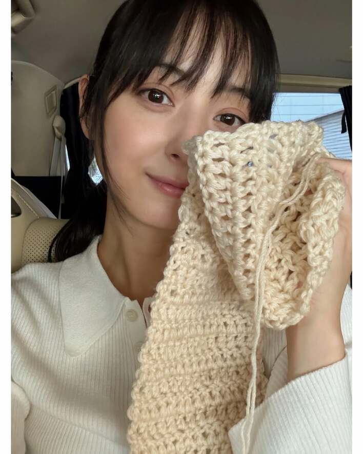 販売して欲しい」佐々木希 センス抜群な手編みバッグや