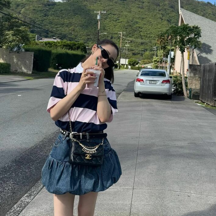 新品 正規品!!  オシャレ極めてる」中町綾 ミニスカ×ルーズソックスの爽やか美脚 トップス