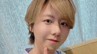 ミセス・藤澤涼架 レインボーヘアに大変身で「妖精」「ユニコーンみたい」とファン歓喜！大きなピンクリボン付き豪華衣装で演奏するライブショット公開