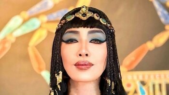 「ファラオもびっくり」アン ミカ “クレオパトラ”姿で降臨！完成度高い気品あふれるメーク＆ゴージャス衣装に「違和感ゼロ」「生き返った」