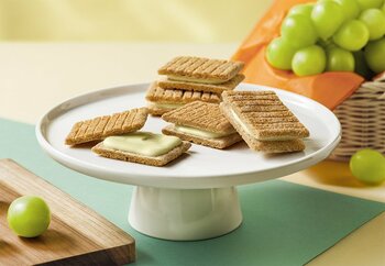 青森駅自由通路に初登場！ 「シュガーバターの木」が期間限定OPEN。注目は夏限定『シャインマスカットショコラ』