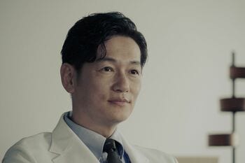 井浦新が『アンメット』の印象的なシーンを語る！「三瓶先生（若葉竜也）のセリフの温度感がクセになって頭の中で鳴り響いています」