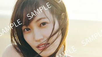 櫻坂46松田里奈　夕日に照らされた“エモ水着”最強の一枚解禁！1st写真集『まつりの時間』の未収録特典に注目