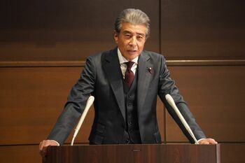 『ブルーモーメント』舘ひろしが出演！SDMメンバーを全力でバックアップする特命担当大臣役