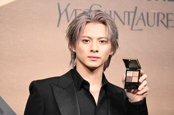 【写真5枚】Number_i 平野紫耀 お気に入りメイクで「自分のパーツに自信を持てる」イヴ・サンローラン・ボーテ