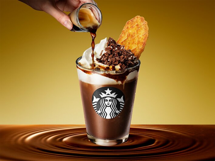 スタバ新作 贅沢すぎるフラペチーノ ワッフルクッキーをディップして