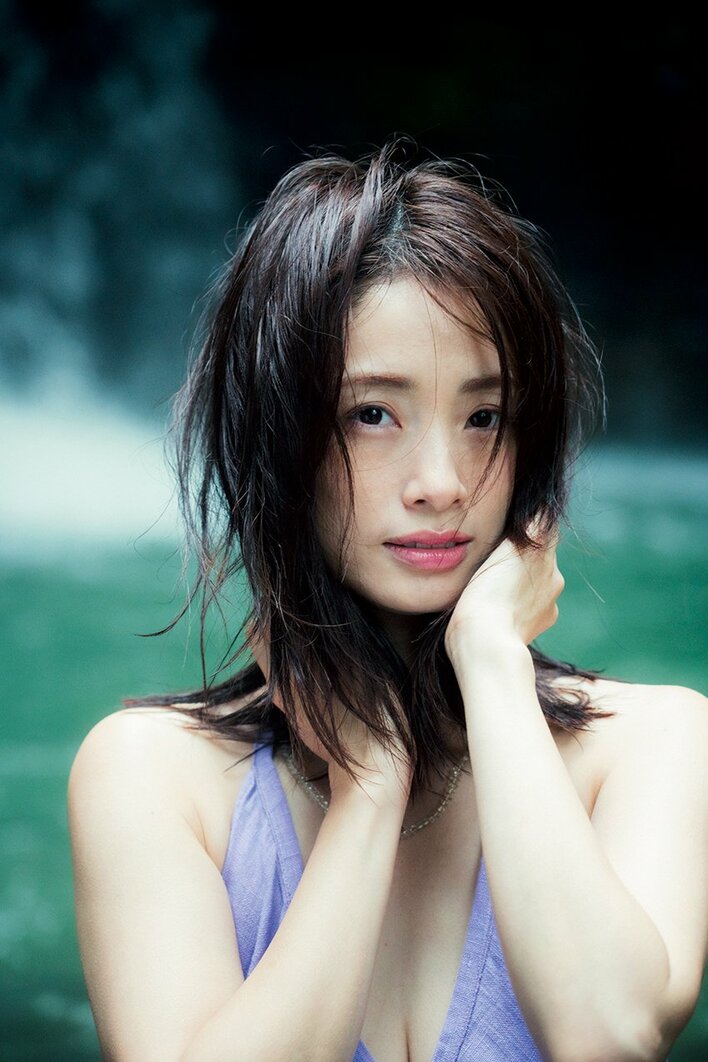 3児の母 上戸彩(39)話題の15年ぶり写真集『Midday Reverie』お気に入り